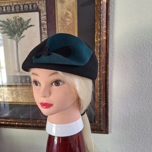 Elegant Black and Teal Women's Beret